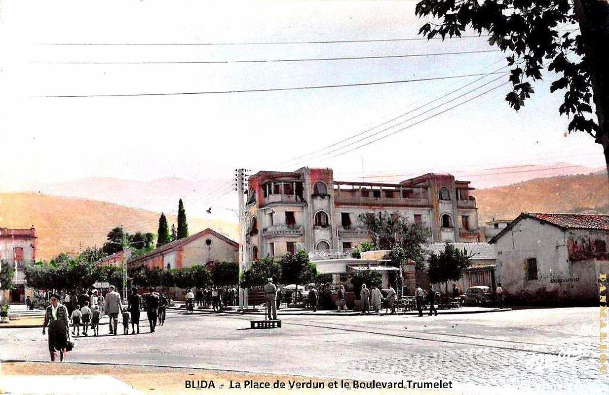 Blida - Place de Verdun et Bd Trumelet.jpg